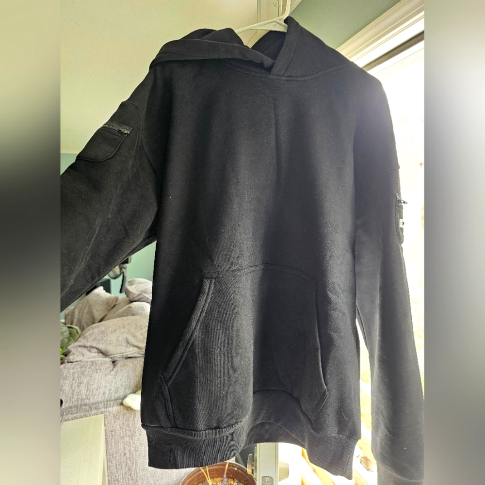 BRAND NEW COMFRT TRAVEL ESSENTIALS HOODIE